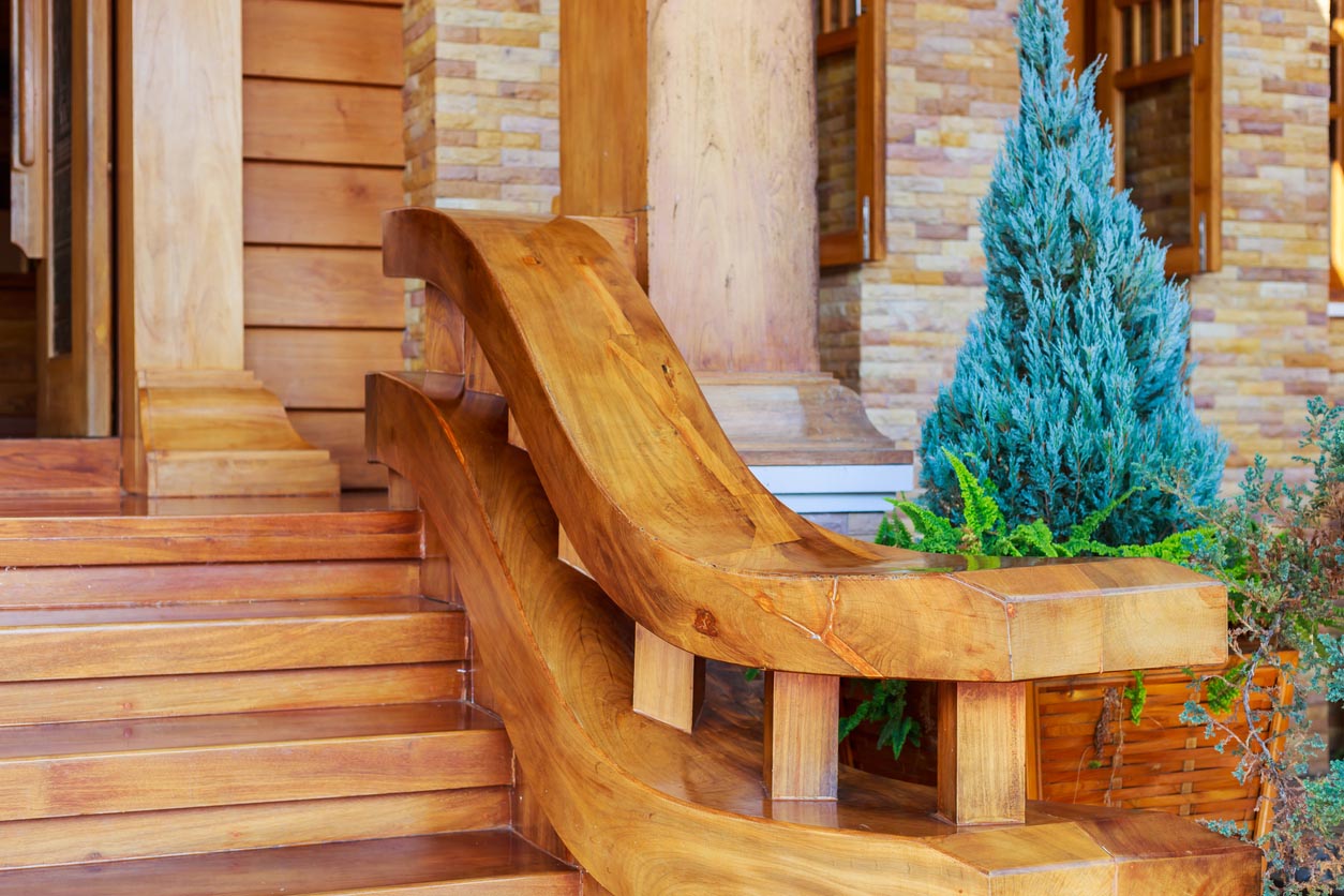 Holztreppe kaufen Schweiz | Infos zu Arten (Innen, Aussen) & Preise