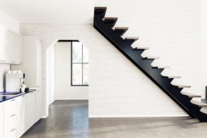 Moderne Treppe im Industriestil