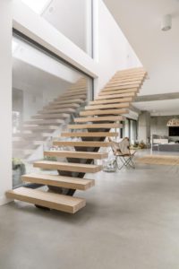 Moderne Treppe aus Holz