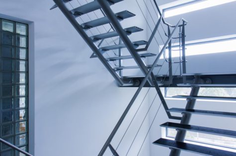 Moderne Treppe aus Stahl