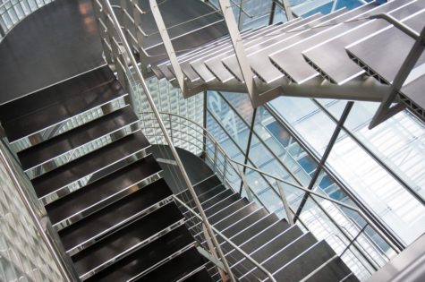 Metalltreppen im Treppenhaus